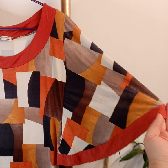 🍁🍁🍁 Geometric 70s Design Italian Top - Picture 17 of 17
